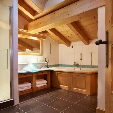 Шале Luxury 5-les Gets-luxe-confort-jacuzzi-cheminee-a 400 M Des Pistes-vue Exceptionnelle